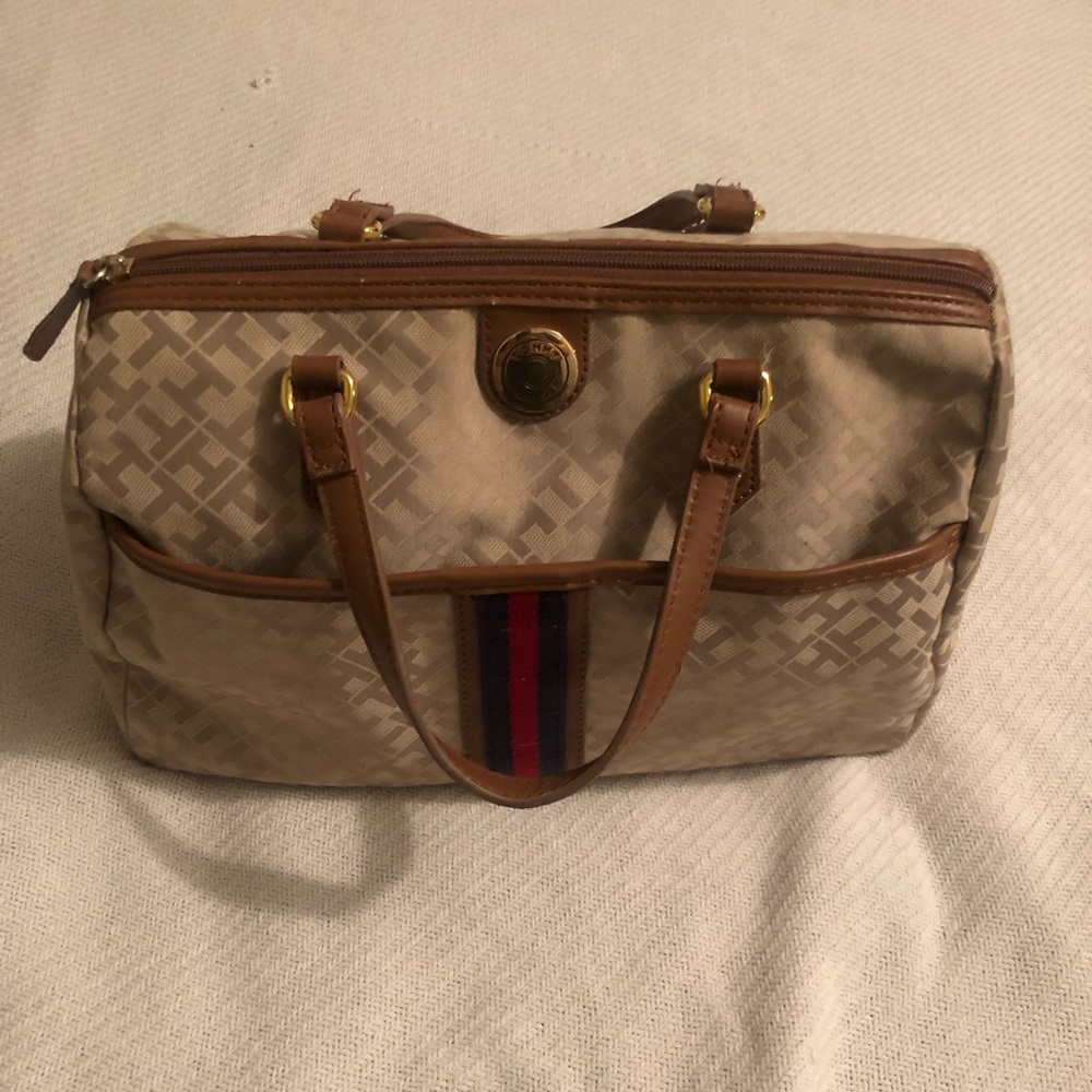 Mid sized Tommy Hilfiger hand bag barely ever used.